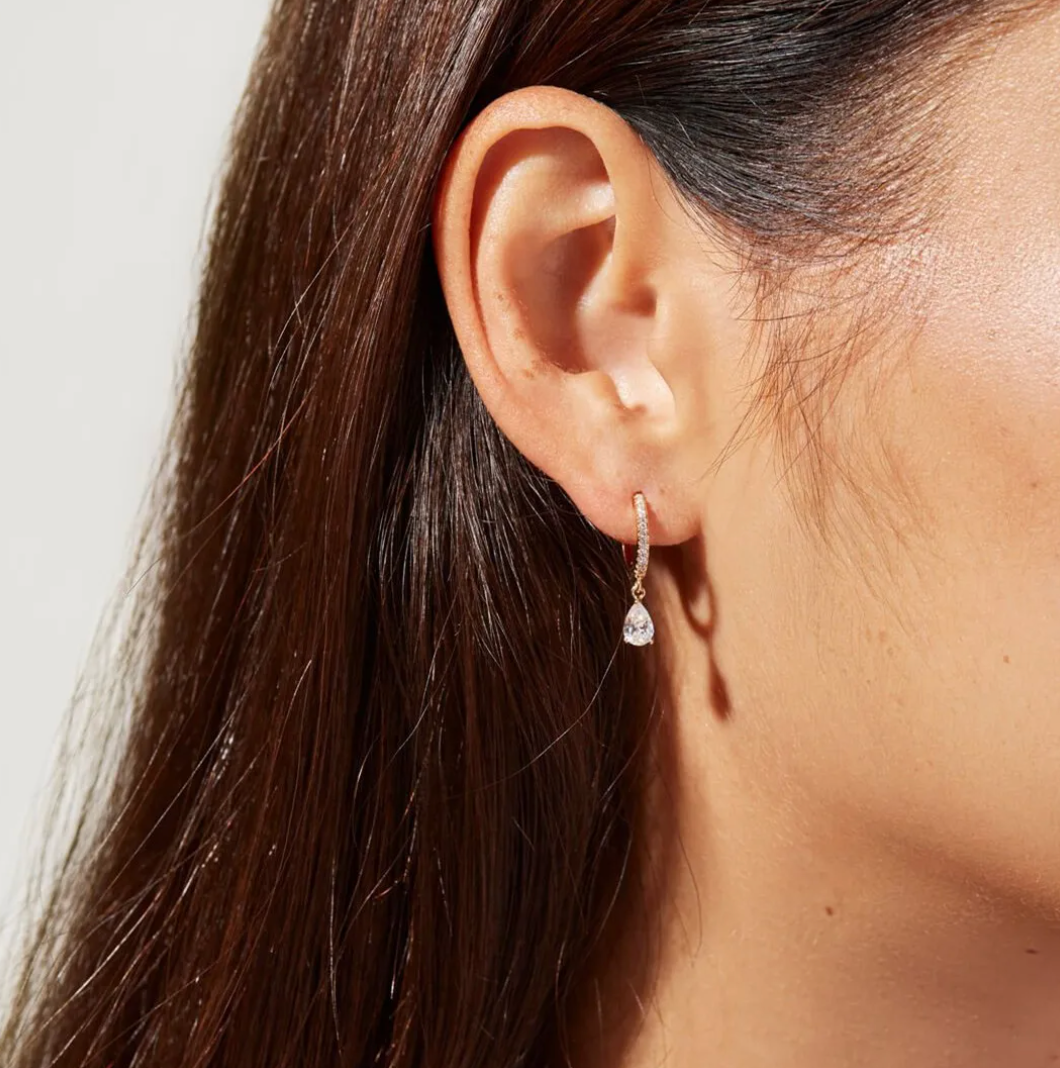 18 Karat vergoldete kurze Ohrringe mit glänzendem Anhänger