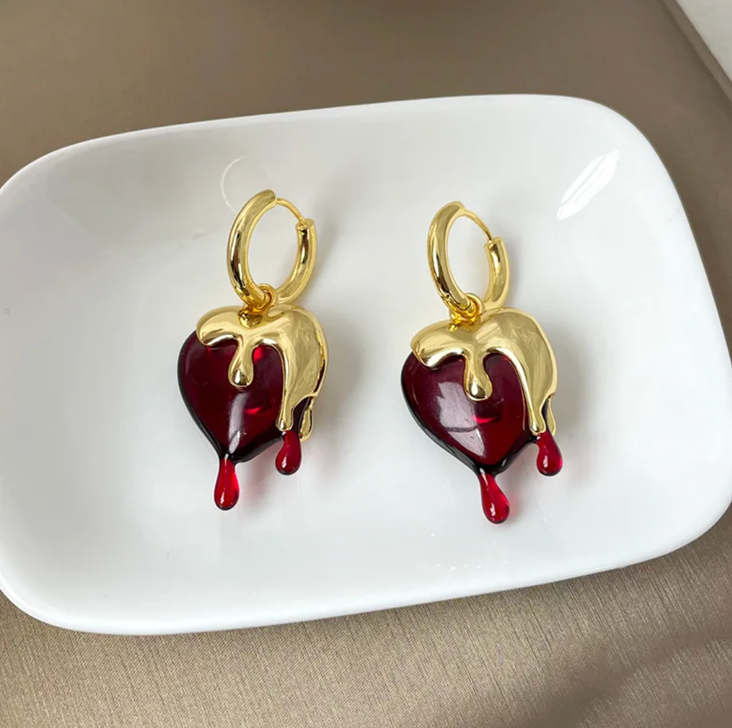 Sehr kleine 18 Karat vergoldete Reif-Ohrringe in Kirschenform