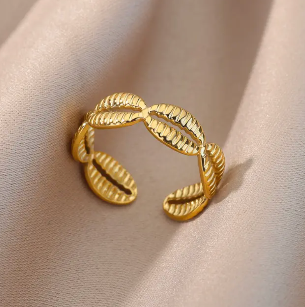 18 Karat goldplattierter Ring mit Muscheln