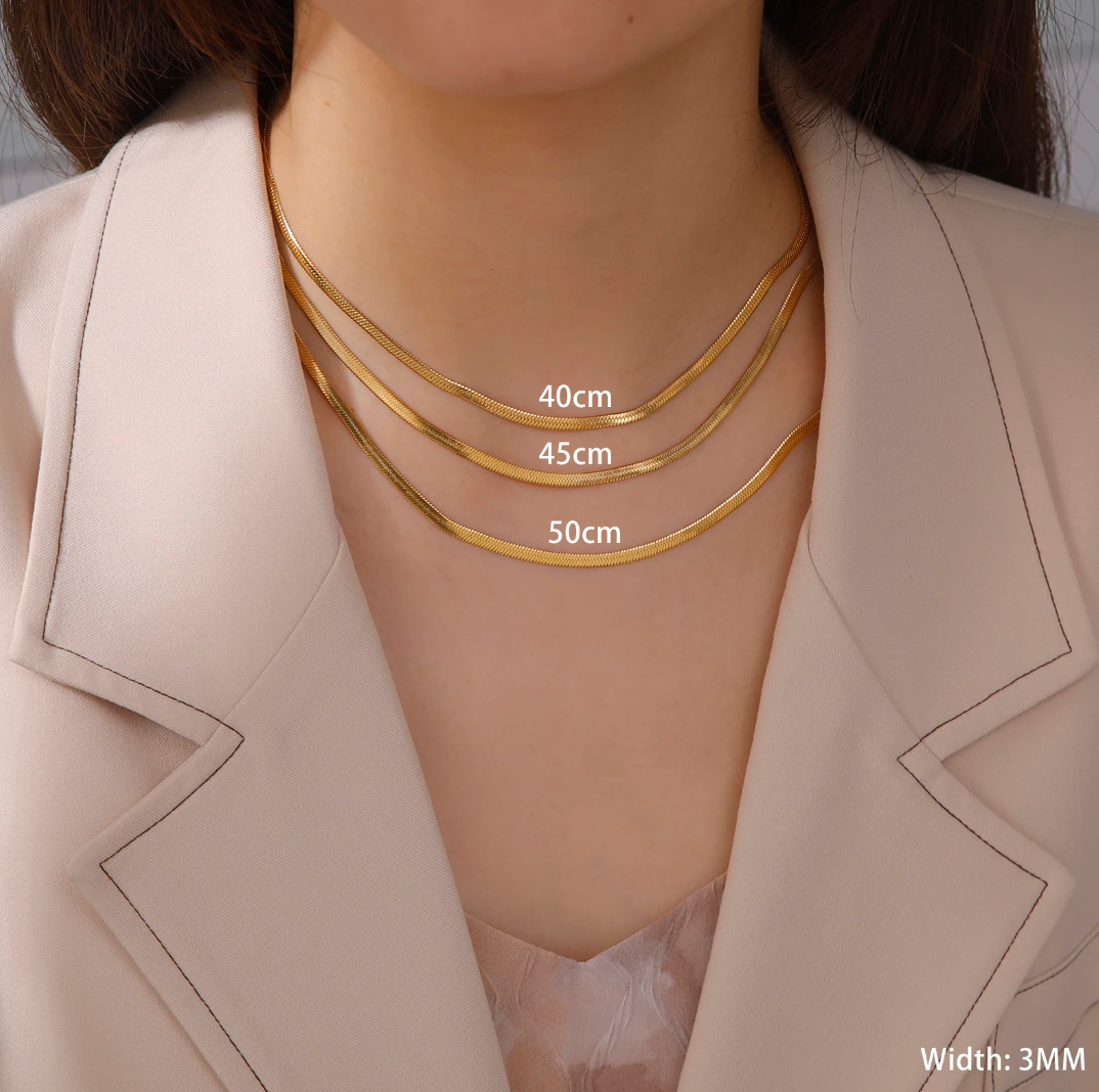 Glatte Choker-Halskette mit 18 Karat vergoldeten Maßen