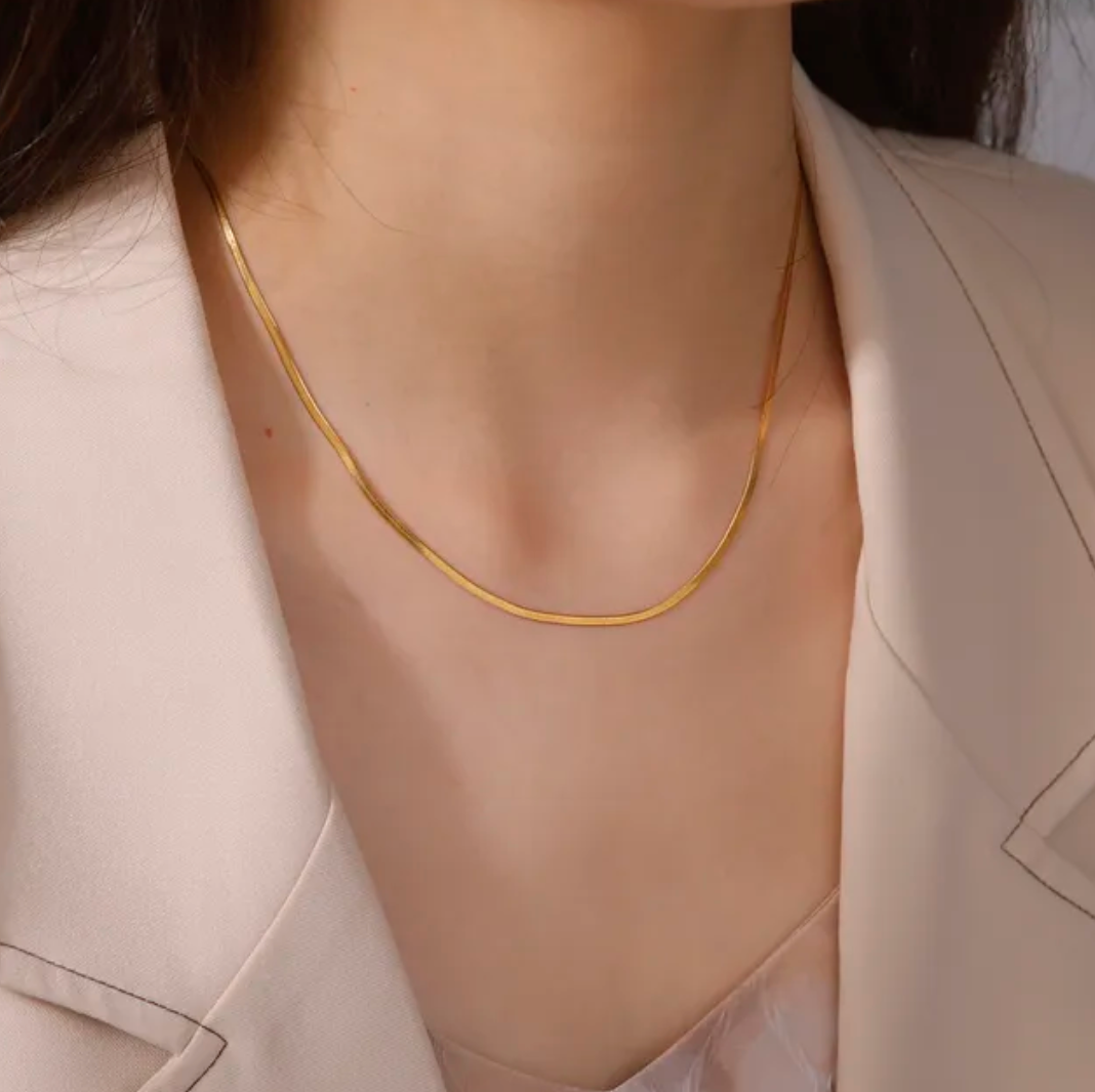 Glatte Choker-Halskette mit 18 Karat vergoldeten Maßen