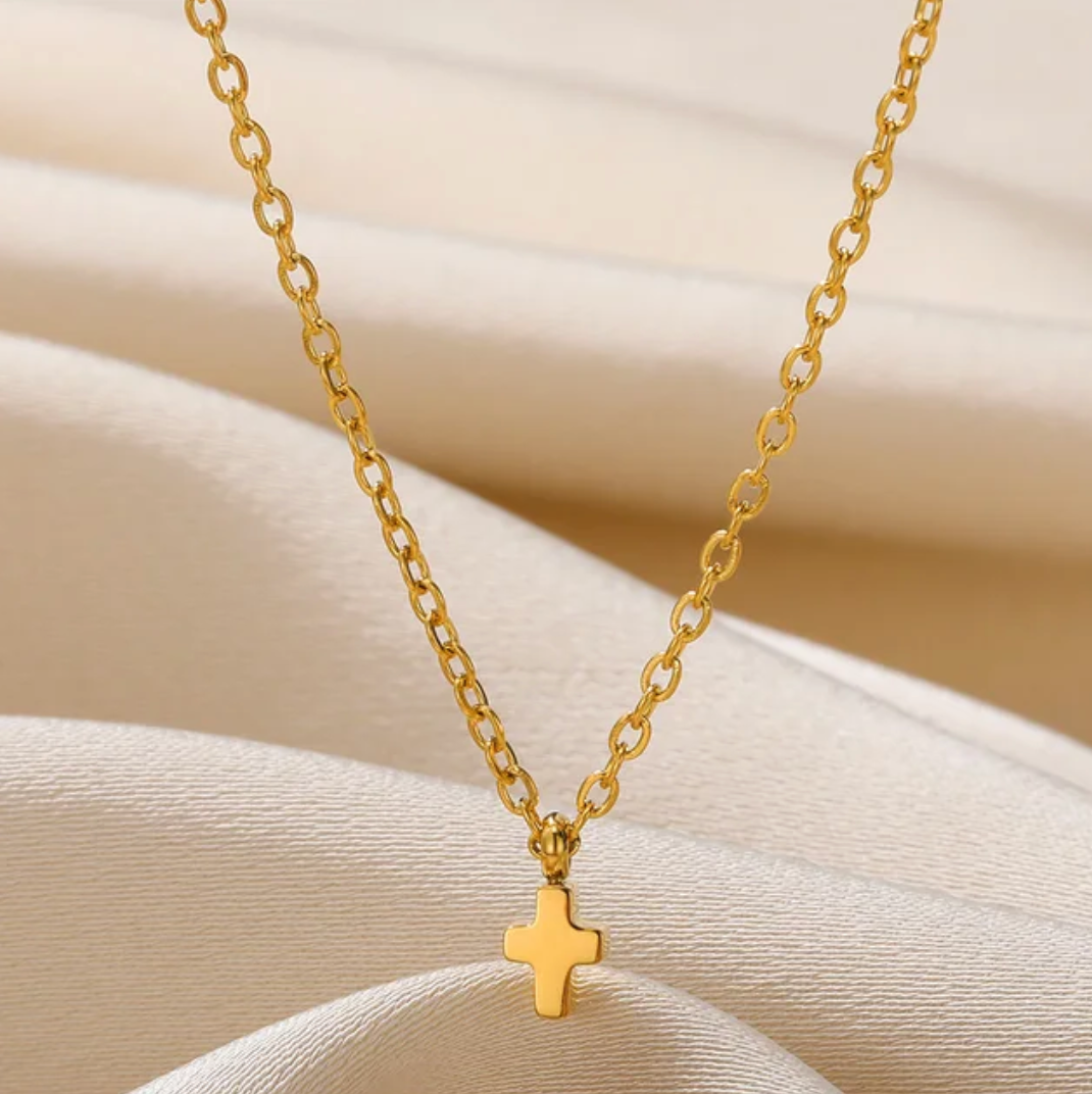 18 Karat vergoldete Halskette mit einem sehr kleinen massiven Kreuz