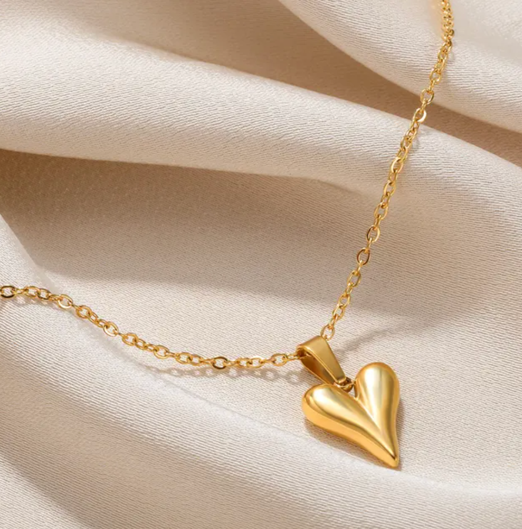 18 Karat vergoldete Halskette mit einem massiven Herzdesign
