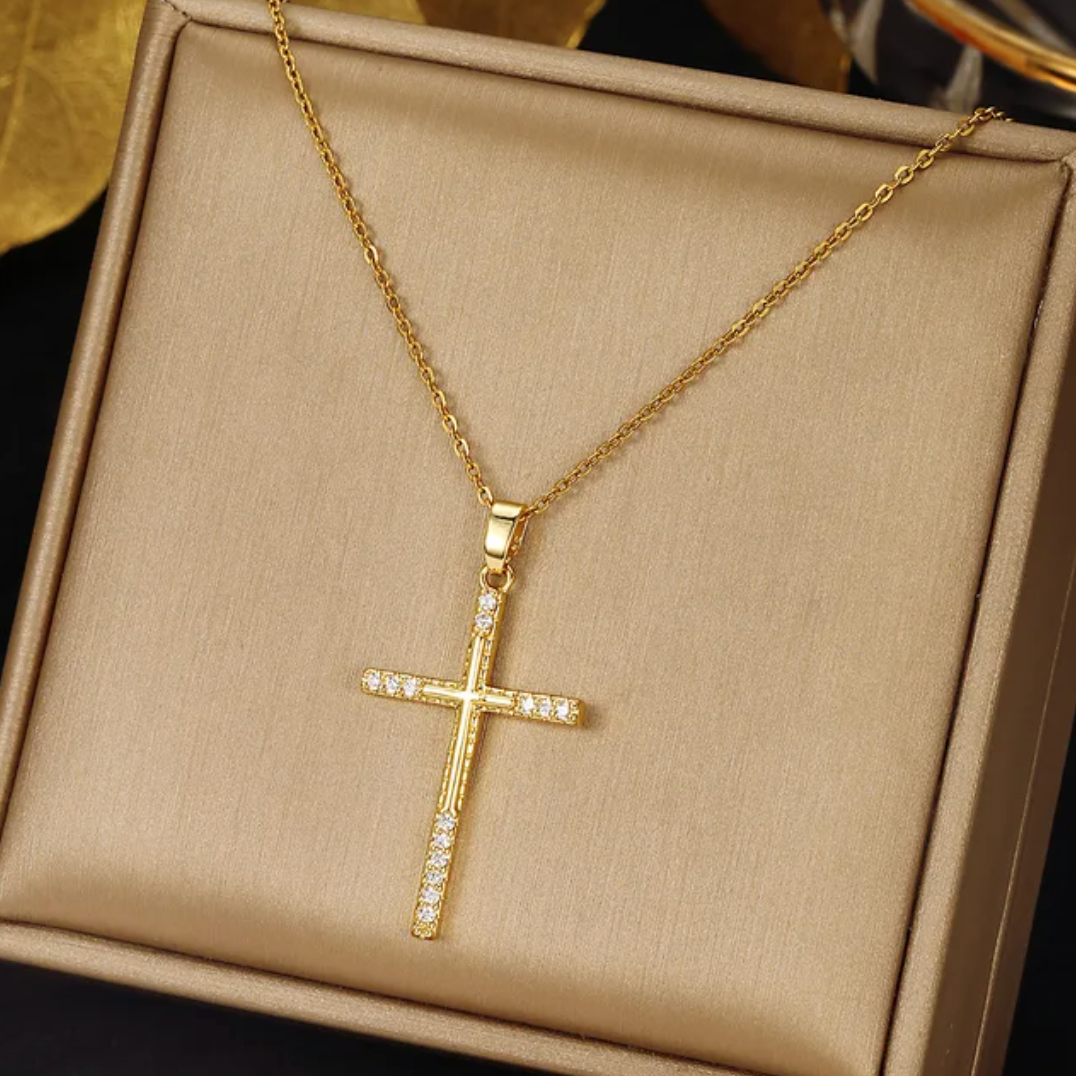 18 Karat vergoldete Halskette mit langem Kreuz mit Zirkonen