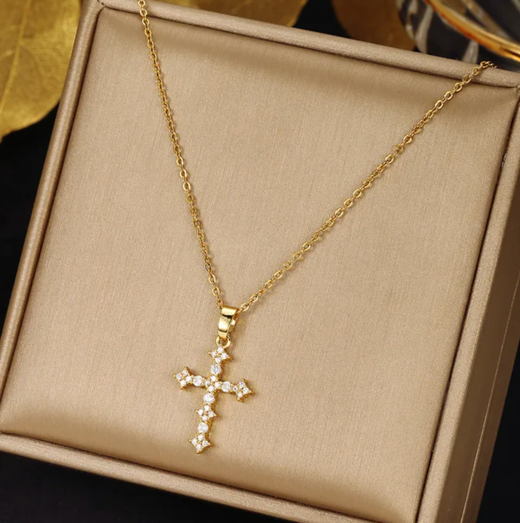 18 Karat vergoldete Halskette mit einem kleinen diamantförmigen Kreuz