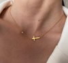 18 Karat vergoldete Halskette mit Kreuz und klassischen Strasssteinen