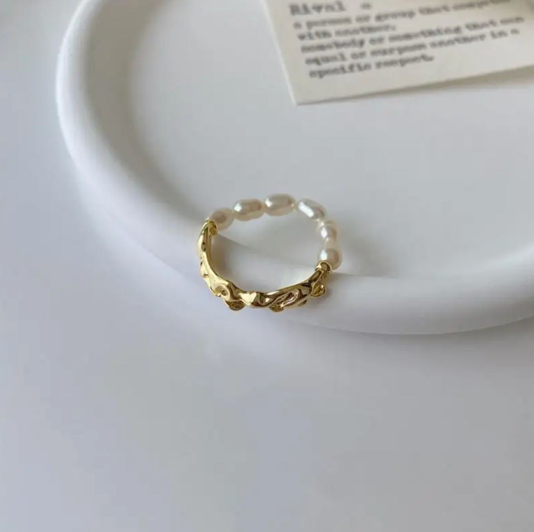 18 Karat vergoldeter Ring mit Kaspischen Meeresperlen
