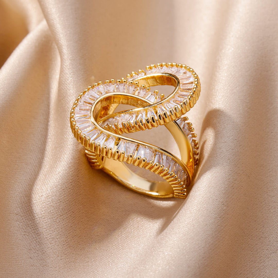 18K Gold plattierter Ring mit ineinandergreifenden Zirkoniasteinen