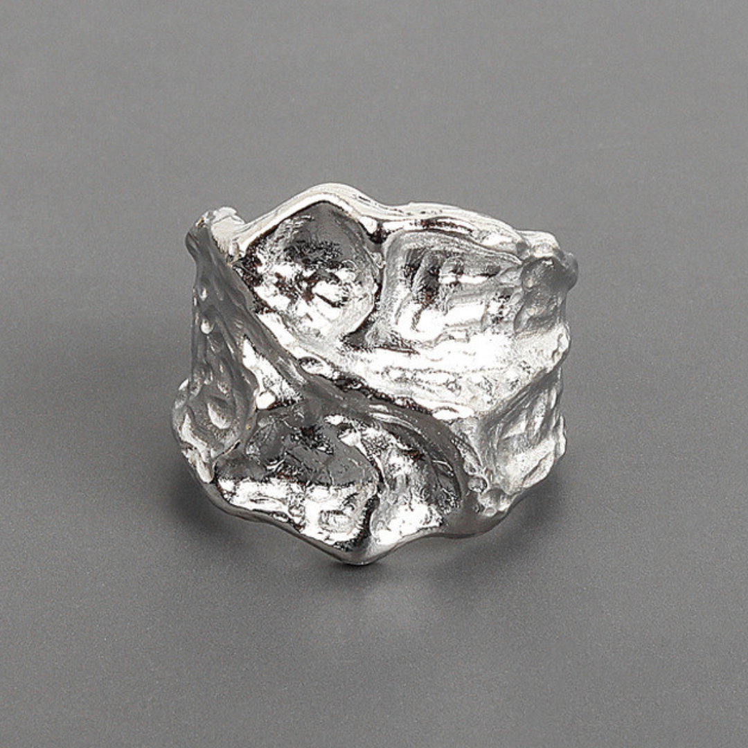 Ring aus 925er Sterlingsilber in Sonderausführung mit geknittertem Design