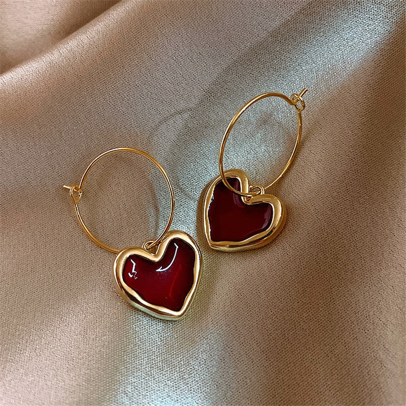 Handgefertigte 18K vergoldete emaillierte LOVE Herz Ohrringe