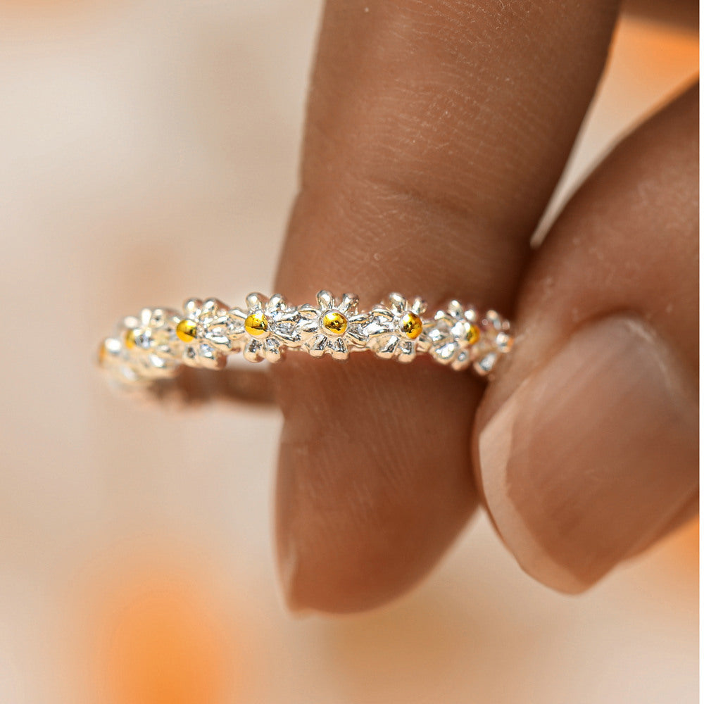 Verstellbarer 18K vergoldeter Ring mit Gänseblümchen