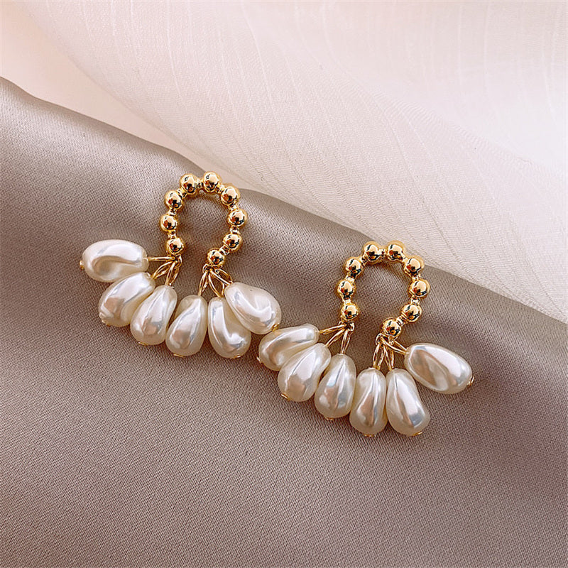 Handgemachte Ohrringe aus natürlichen Perlen mit 6 Perlen